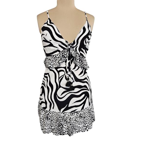 River Island Dresses & Skirts - NEW River Island Dress Womens Medium White Black Mini Sleeveless Cutout Back